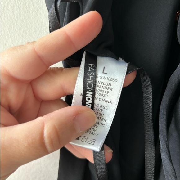 Fashion Nova one piece bathing suit size S‎ - Picture 6 of 8